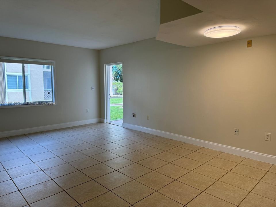 For Rent: $2,000 (2 beds, 2 baths, 1210 Square Feet)