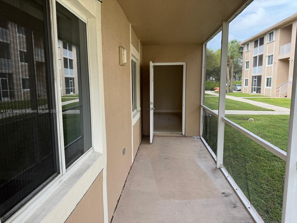 For Rent: $2,000 (2 beds, 2 baths, 1210 Square Feet)