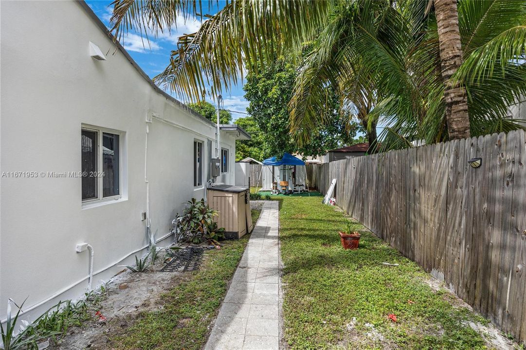 For Sale: $774,000 (4 beds, 2 baths, 1486 Square Feet)