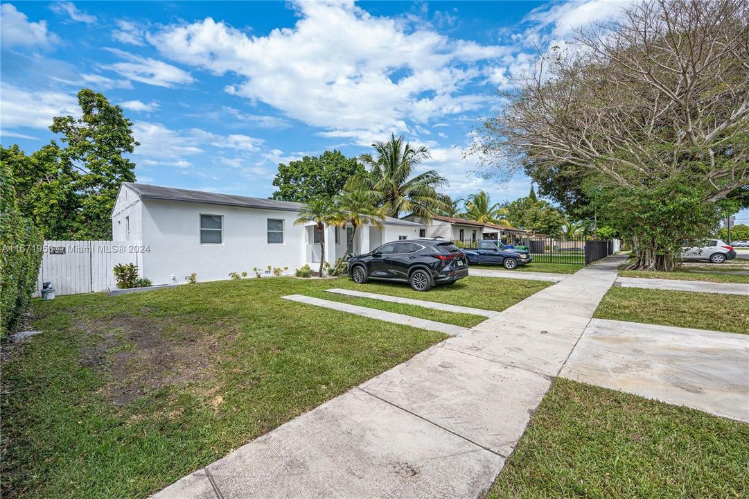 For Sale: $774,000 (4 beds, 2 baths, 1486 Square Feet)