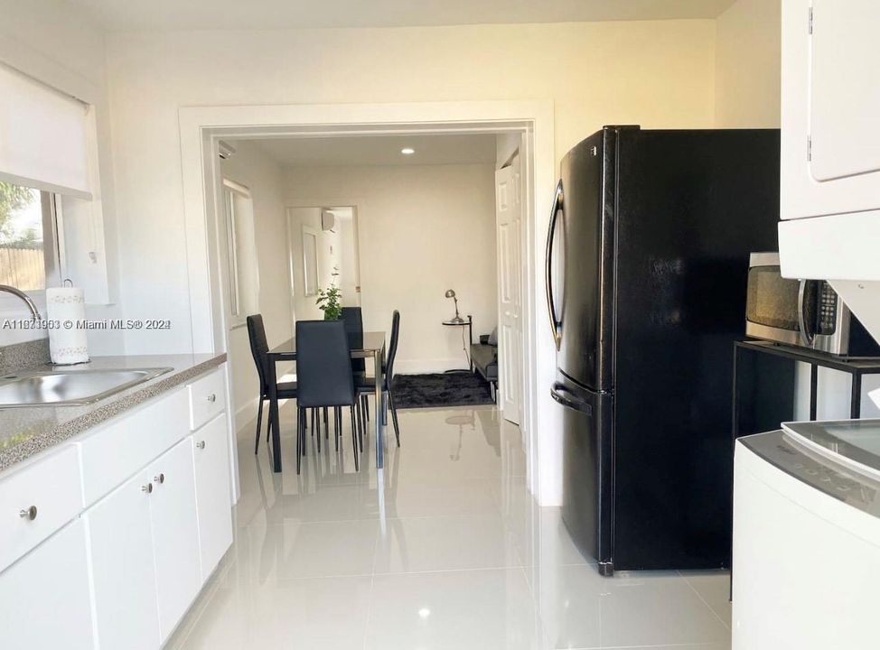 En Venta: $774,000 (4 camas, 2 baños, 1486 Pies cuadrados)