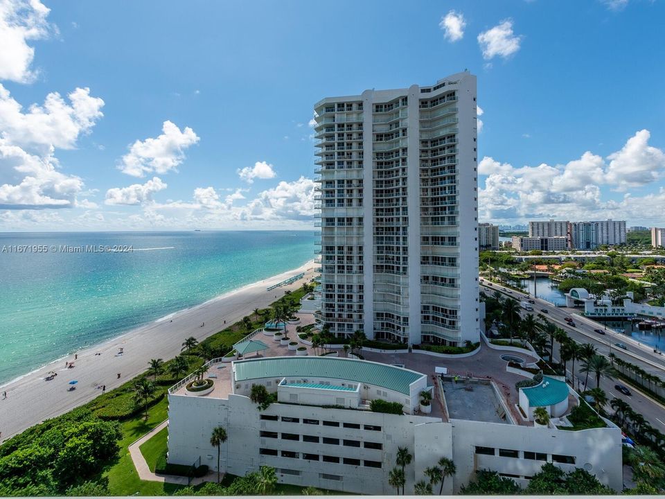 For Sale: $1,020,000 (2 beds, 2 baths, 1266 Square Feet)