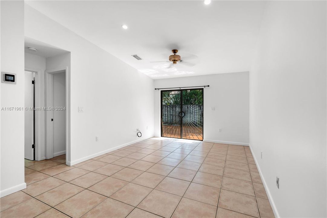 For Rent: $2,600 (2 beds, 2 baths, 982 Square Feet)