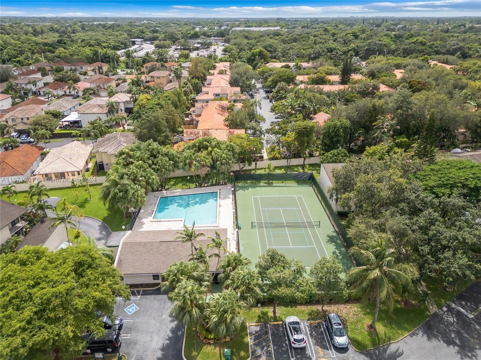 Clubhouse, tennis court & pool