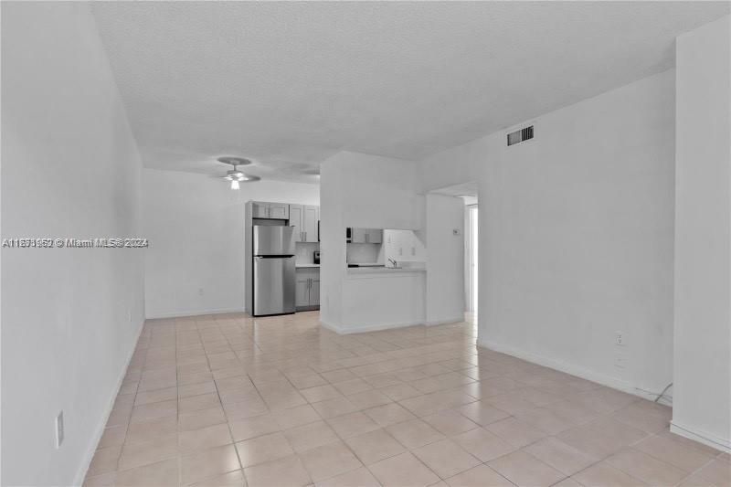 For Rent: $2,250 (2 beds, 2 baths, 825 Square Feet)