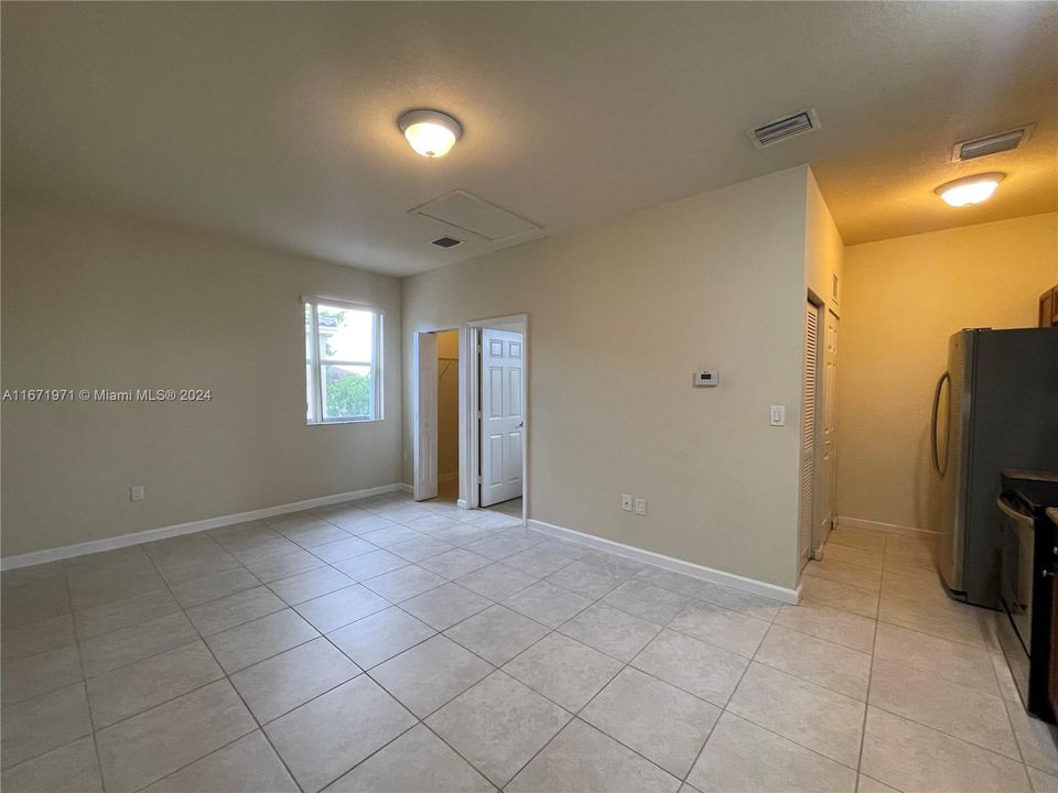 For Rent: $1,700 (1 beds, 1 baths, 447 Square Feet)