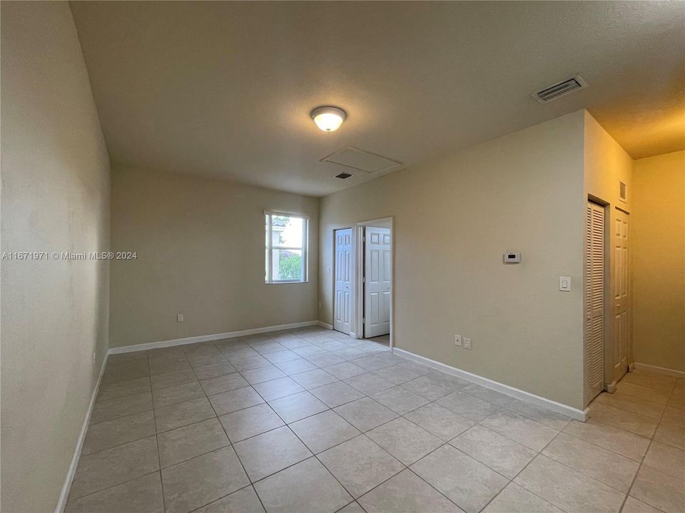 For Rent: $1,700 (1 beds, 1 baths, 447 Square Feet)