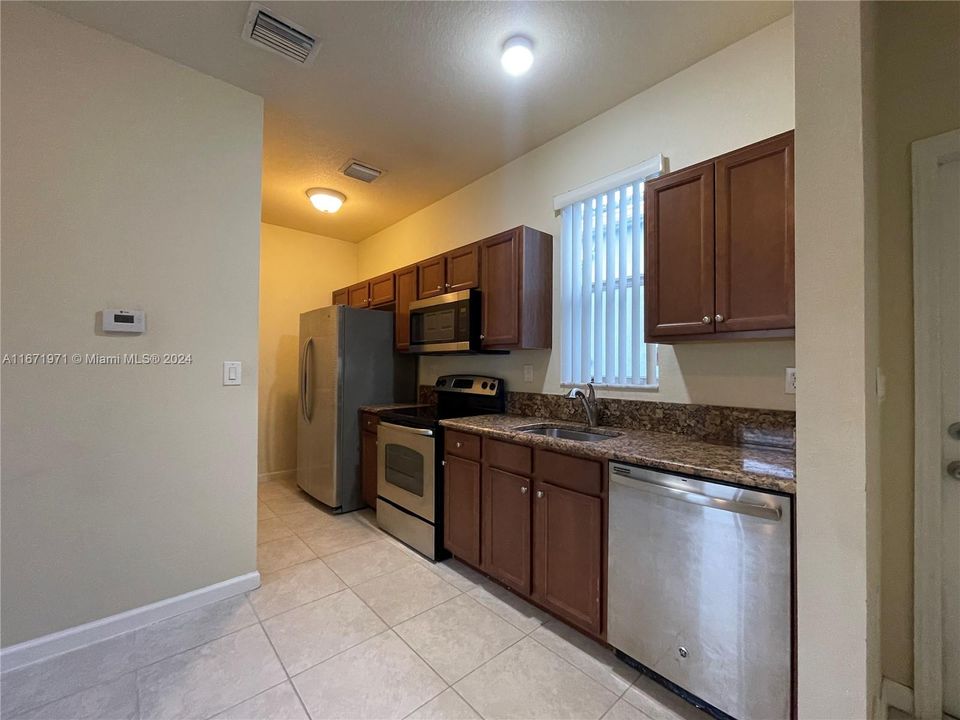 For Rent: $1,700 (1 beds, 1 baths, 447 Square Feet)