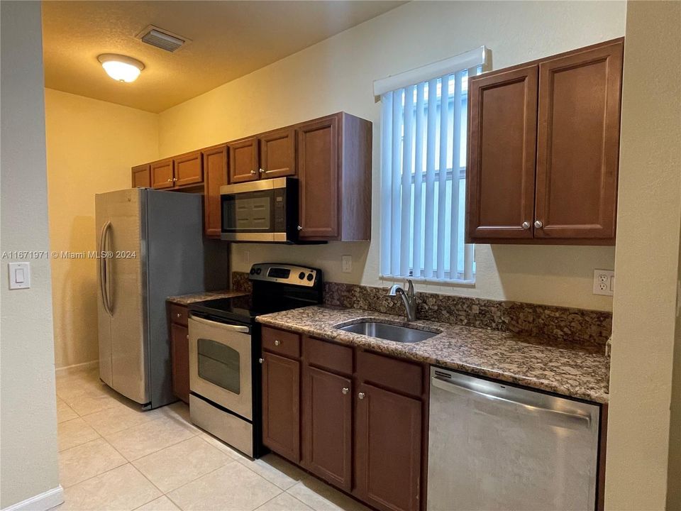 For Rent: $1,700 (1 beds, 1 baths, 447 Square Feet)