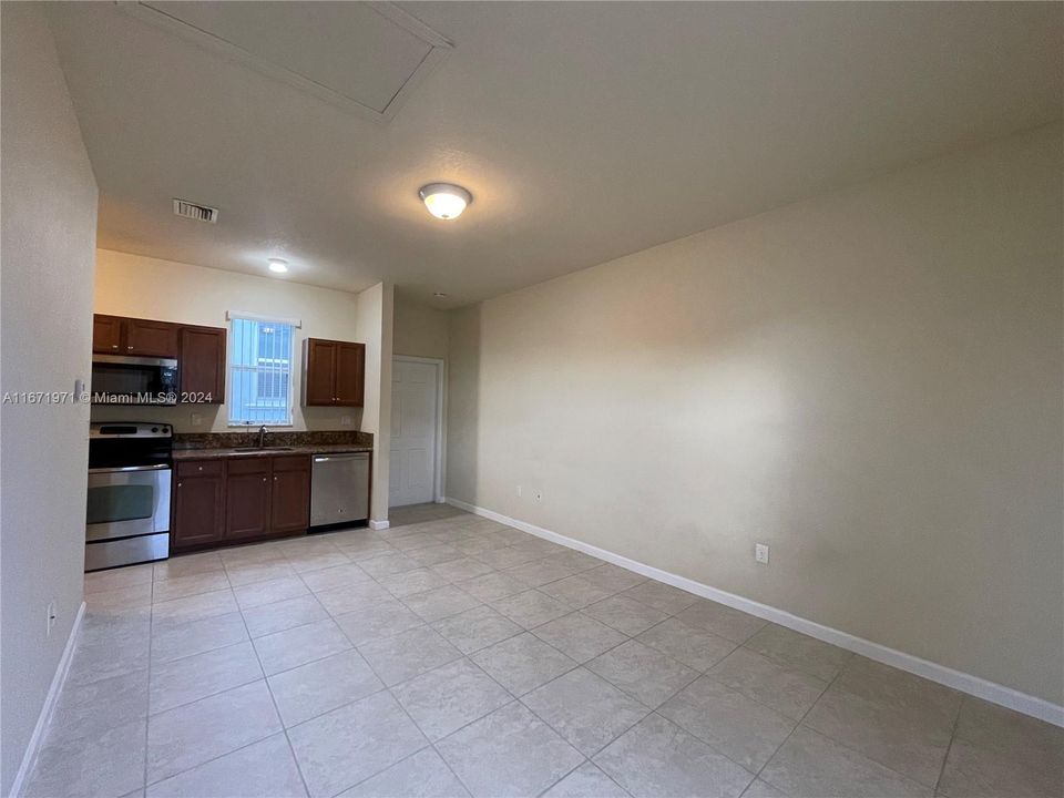 For Rent: $1,700 (1 beds, 1 baths, 447 Square Feet)