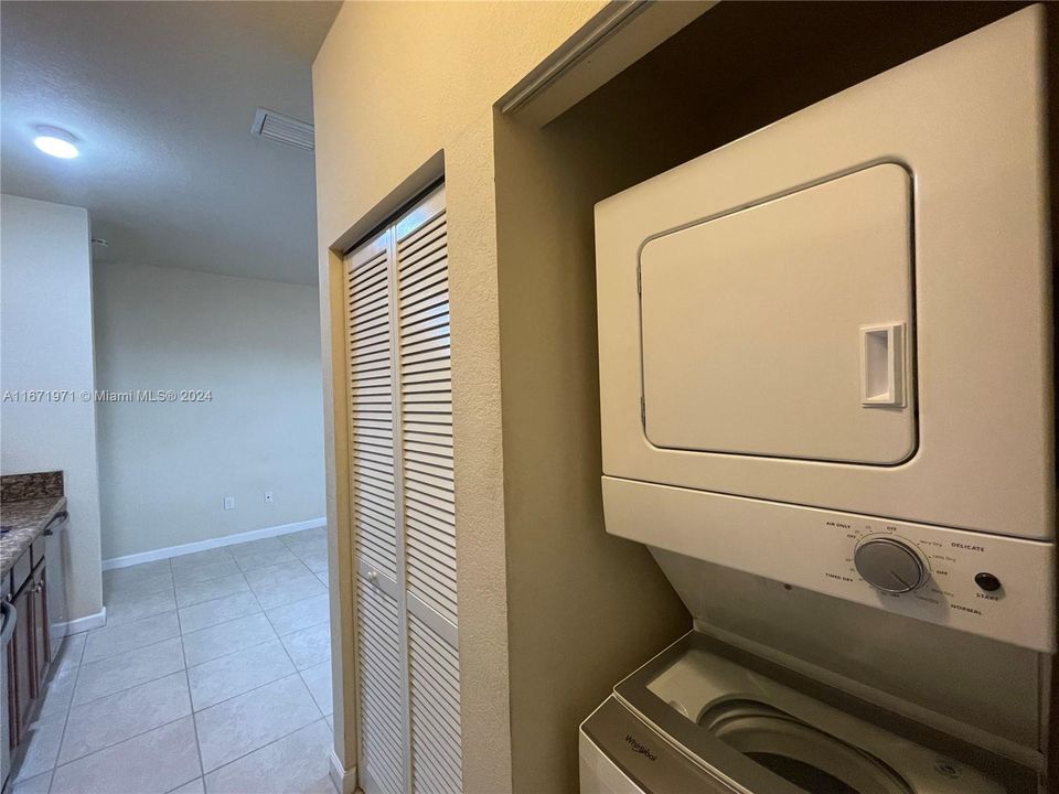 For Rent: $1,700 (1 beds, 1 baths, 447 Square Feet)