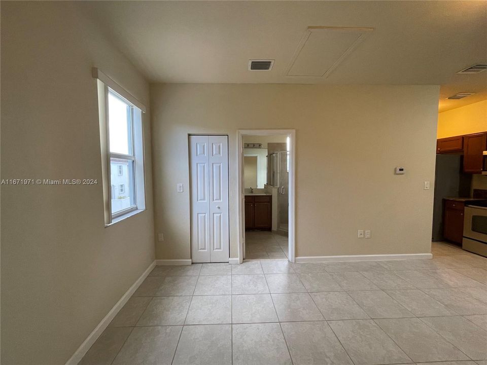 For Rent: $1,700 (1 beds, 1 baths, 447 Square Feet)