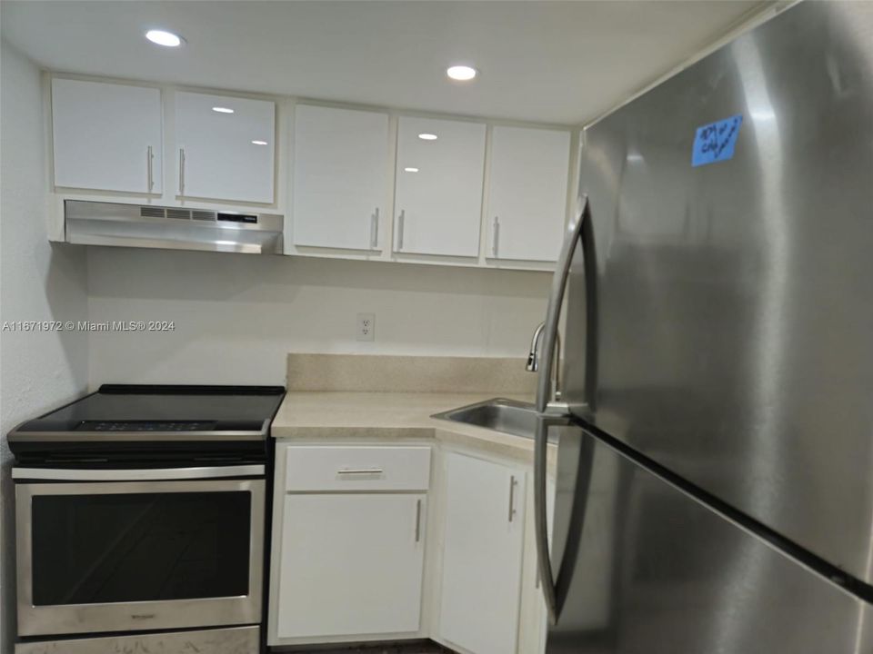 For Rent: $1,825 (1 beds, 1 baths, 605 Square Feet)