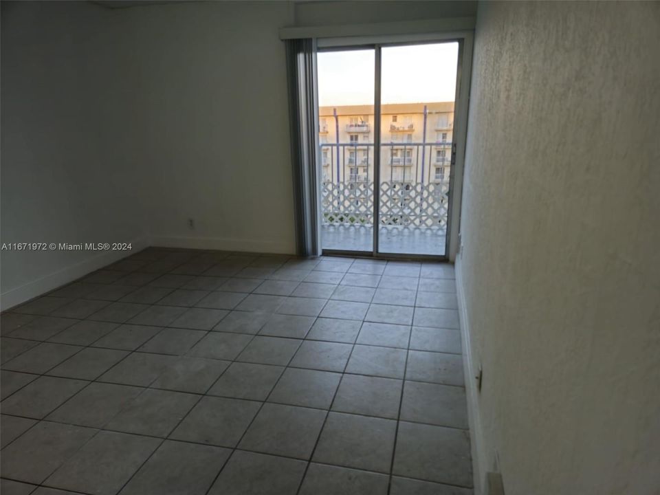 For Rent: $1,825 (1 beds, 1 baths, 605 Square Feet)