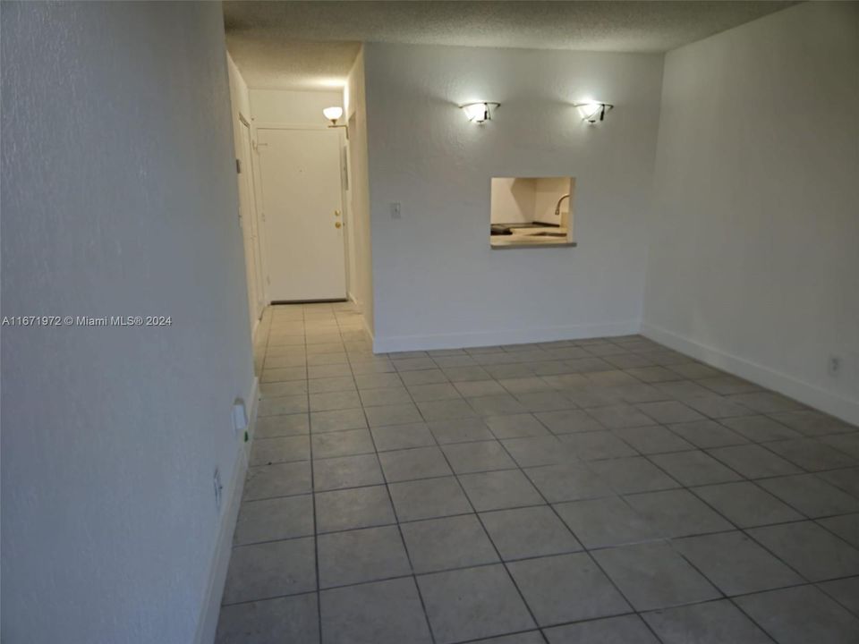 For Rent: $1,825 (1 beds, 1 baths, 605 Square Feet)