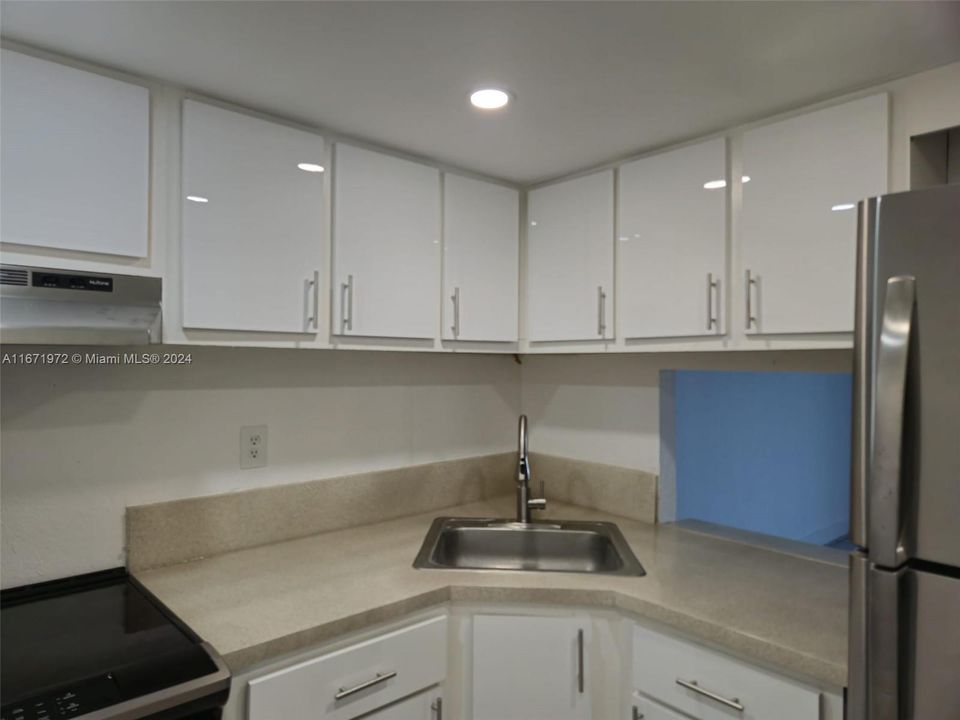 For Rent: $1,825 (1 beds, 1 baths, 605 Square Feet)