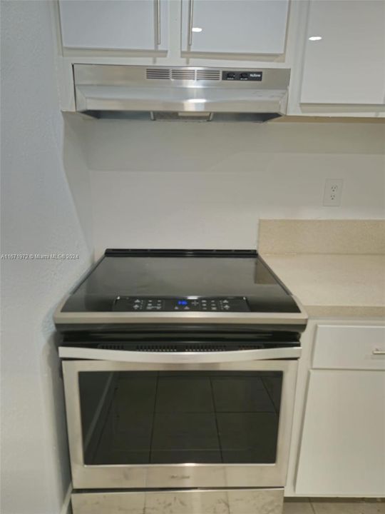 For Rent: $1,825 (1 beds, 1 baths, 605 Square Feet)