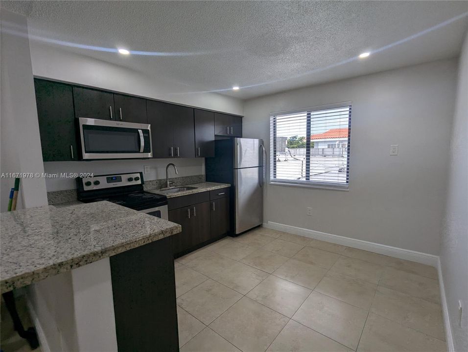 For Rent: $2,200 (2 beds, 1 baths, 3328 Square Feet)