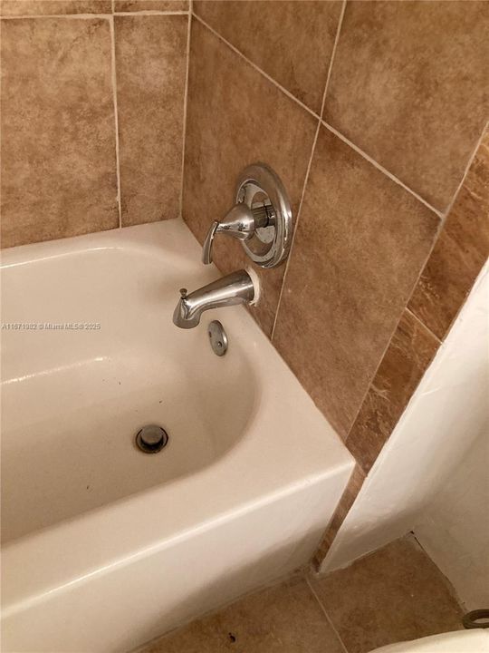 Activo con contrato: $56,000 (2 camas, 1 baños, 850 Pies cuadrados)