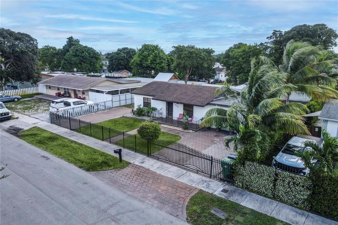 En Venta: $599,999 (3 camas, 3 baños, 1707 Pies cuadrados)