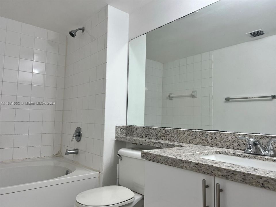 Active With Contract: $1,850 (1 beds, 1 baths, 742 Square Feet)