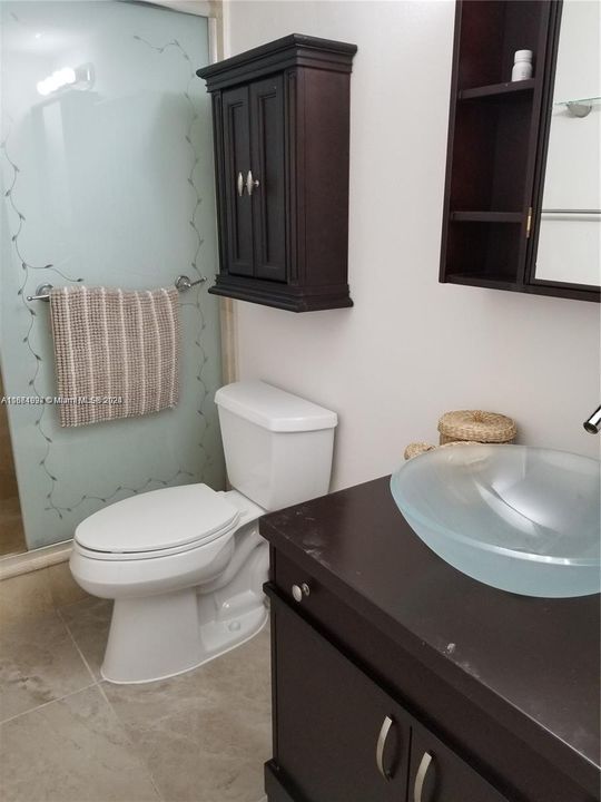 For Rent: $2,350 (2 beds, 2 baths, 775 Square Feet)