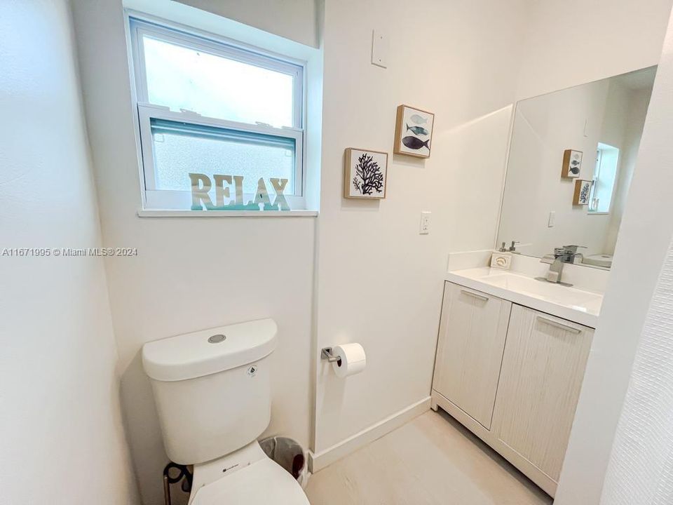 Unit 4 Bathroom