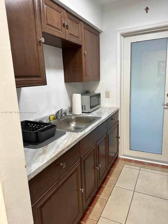 For Rent: $2,550 (2 beds, 2 baths, 1216 Square Feet)