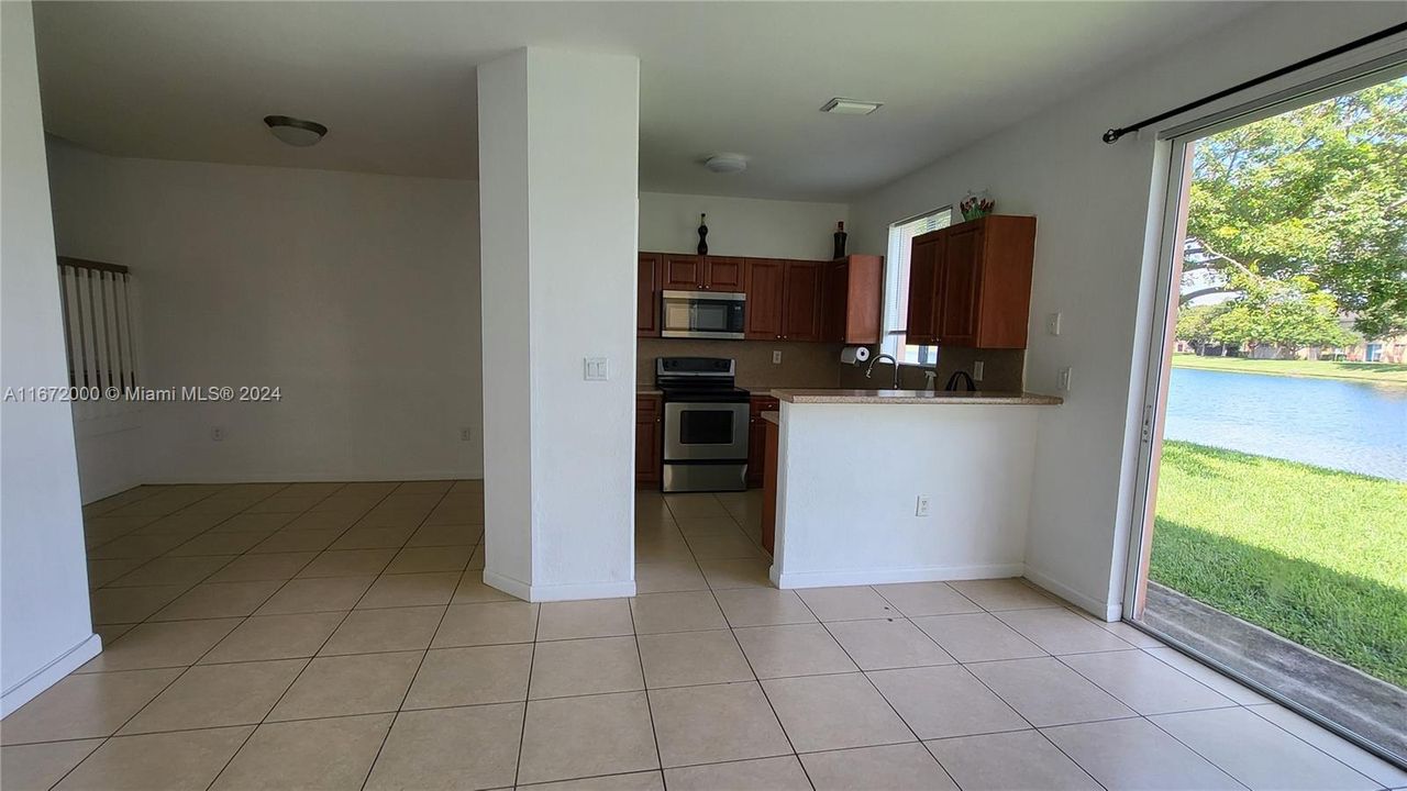 For Rent: $2,800 (3 beds, 3 baths, 1423 Square Feet)