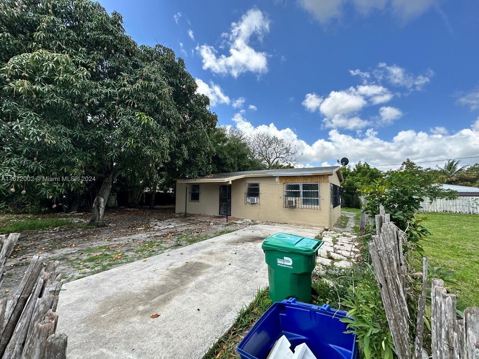 For Sale: $450,000 (2 beds, 1 baths, 950 Square Feet)