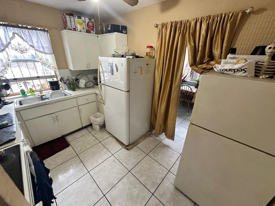 For Sale: $450,000 (2 beds, 1 baths, 950 Square Feet)