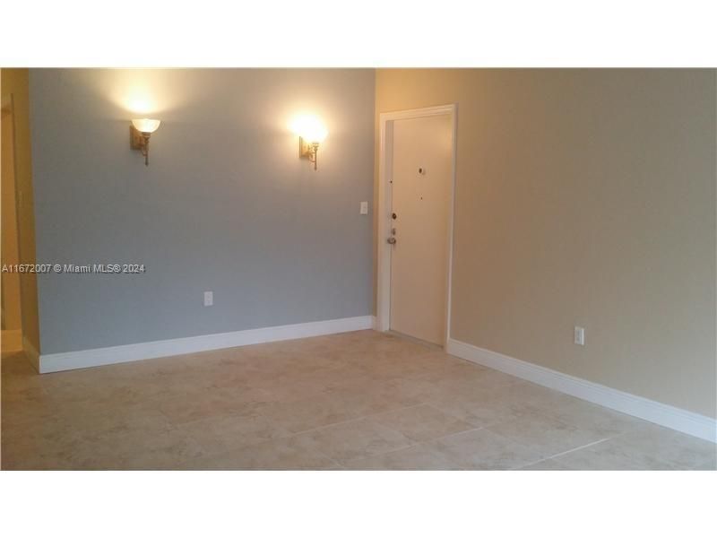 For Rent: $2,200 (2 beds, 2 baths, 1000 Square Feet)