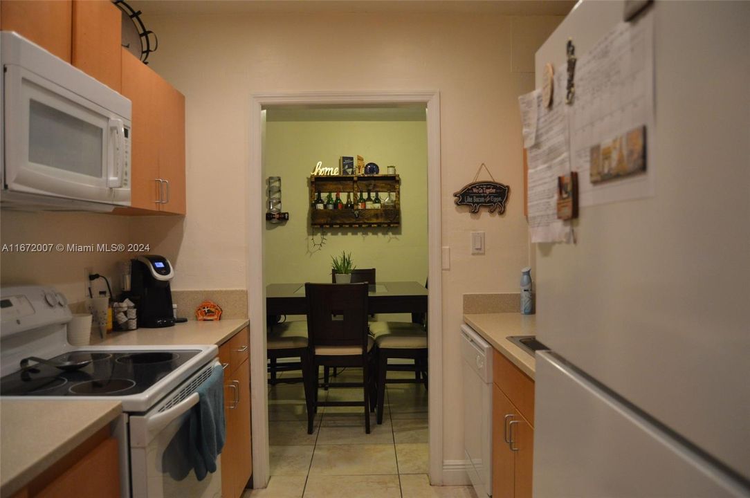 For Rent: $2,200 (2 beds, 2 baths, 1000 Square Feet)