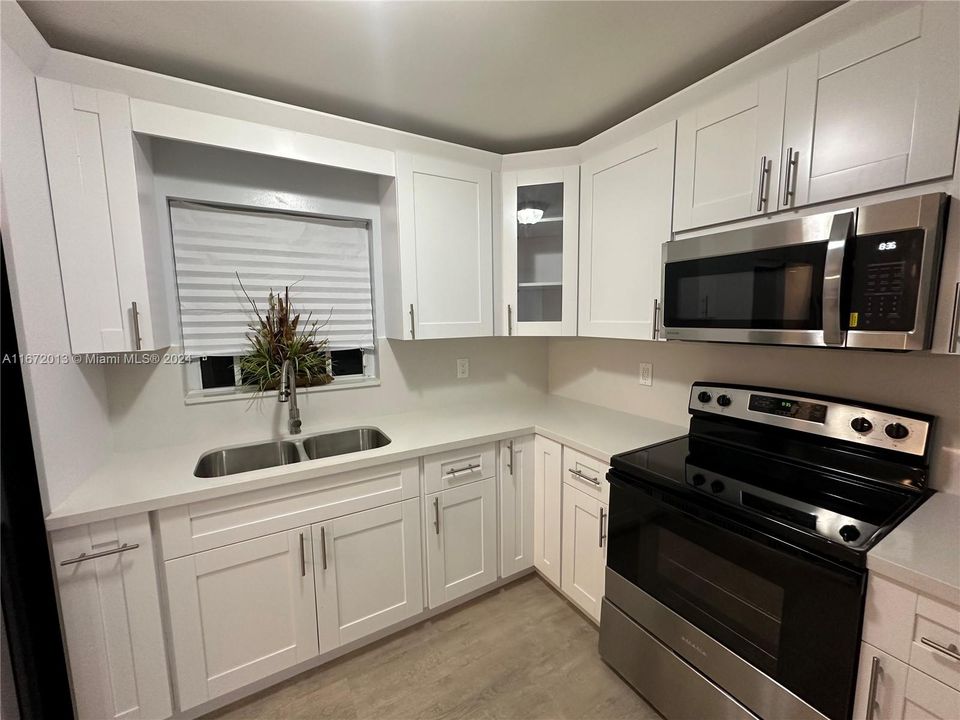 For Sale: $424,900 (3 beds, 1 baths, 988 Square Feet)