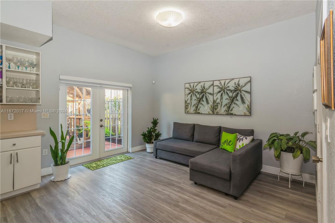 For Sale: $470,000 (3 beds, 2 baths, 1705 Square Feet)