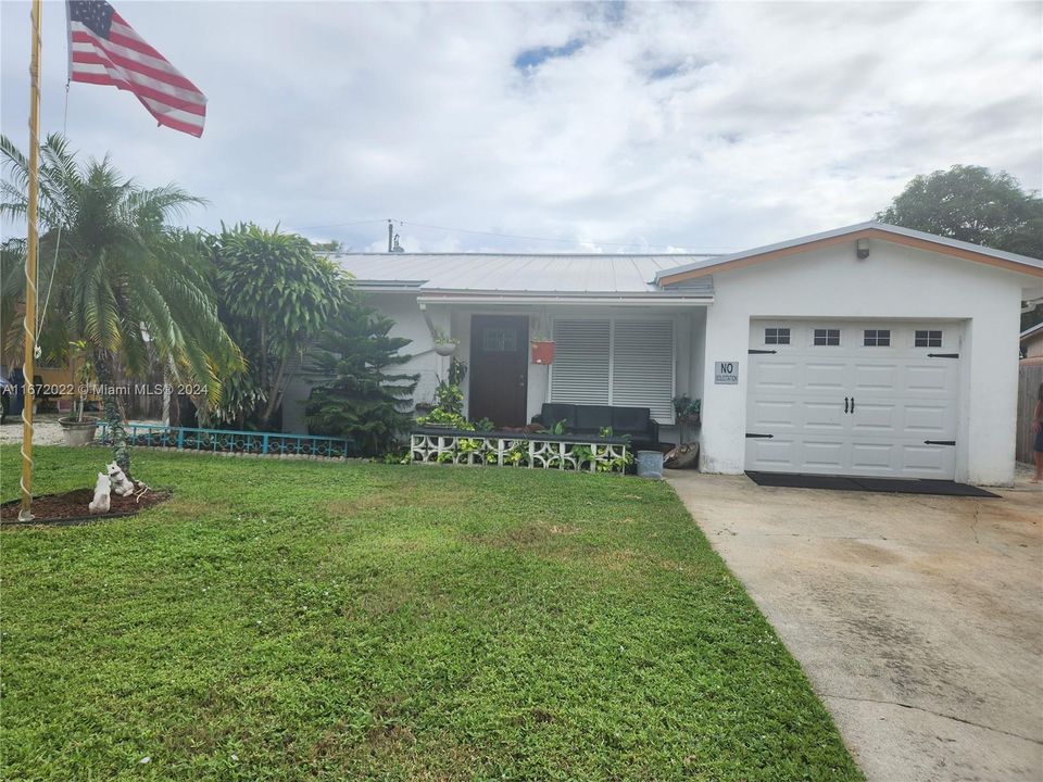 Active With Contract: $424,900 (3 beds, 2 baths, 1015 Square Feet)