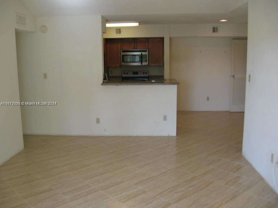 For Rent: $2,350 (2 beds, 2 baths, 1060 Square Feet)