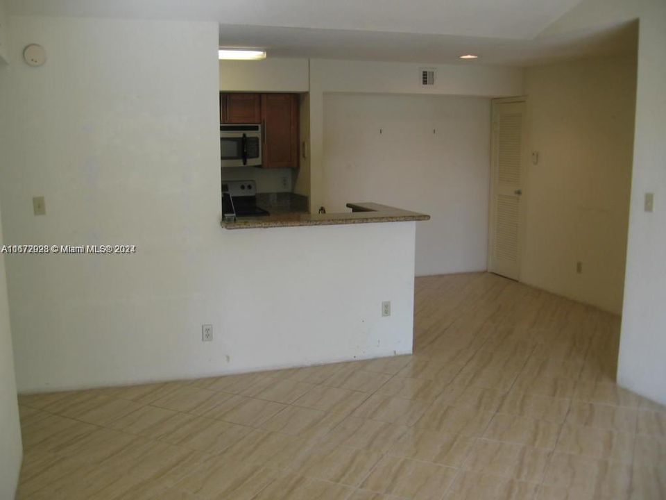 For Rent: $2,350 (2 beds, 2 baths, 1060 Square Feet)