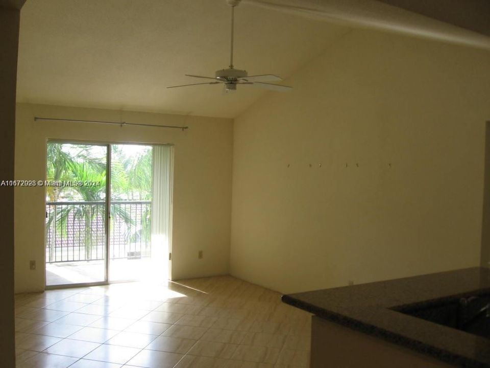 For Rent: $2,350 (2 beds, 2 baths, 1060 Square Feet)