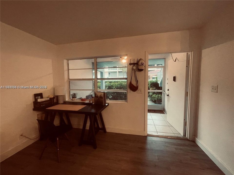 For Sale: $220,000 (1 beds, 1 baths, 620 Square Feet)