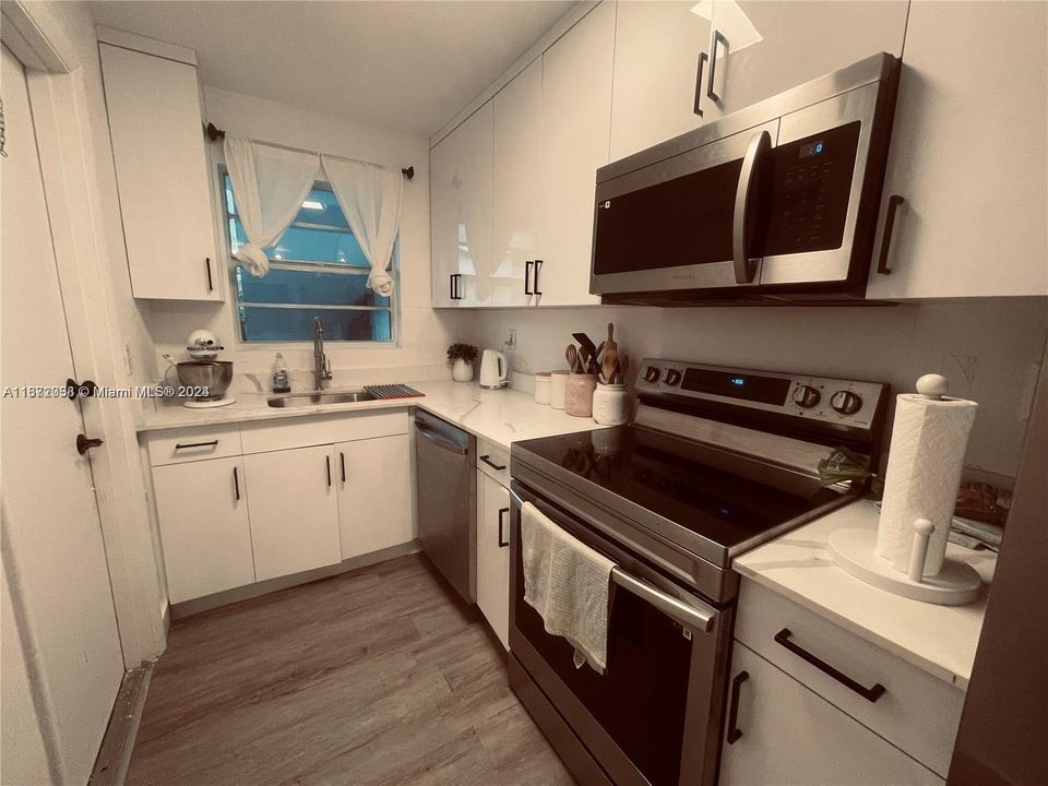 For Sale: $220,000 (1 beds, 1 baths, 620 Square Feet)