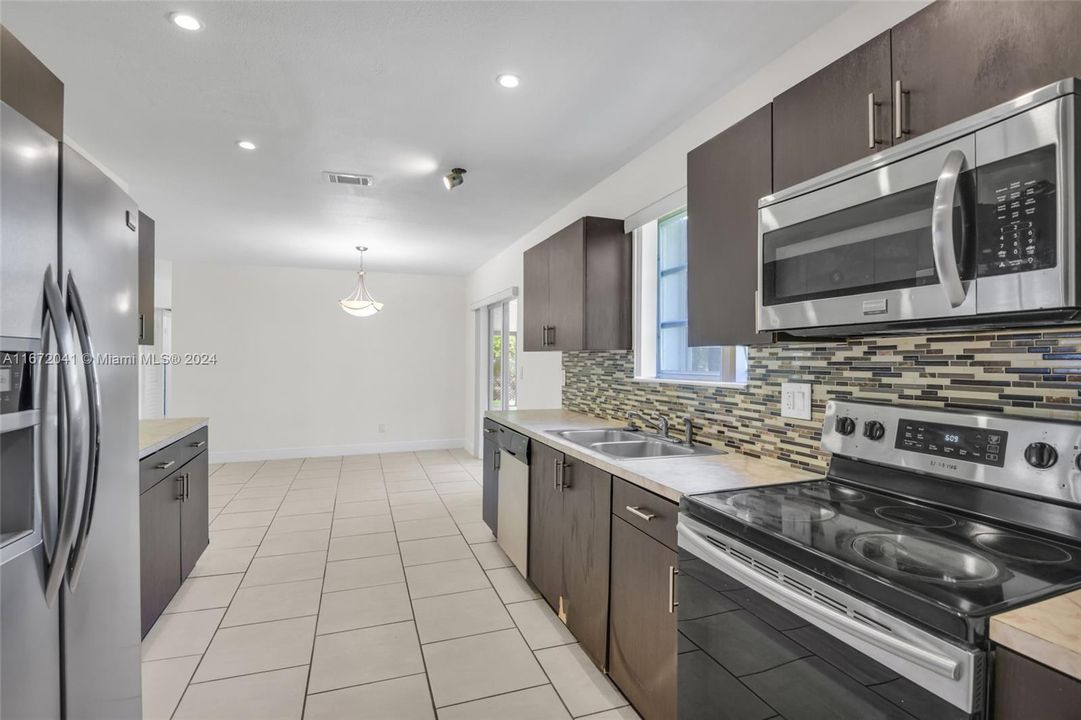 Active With Contract: $499,000 (4 beds, 2 baths, 1390 Square Feet)