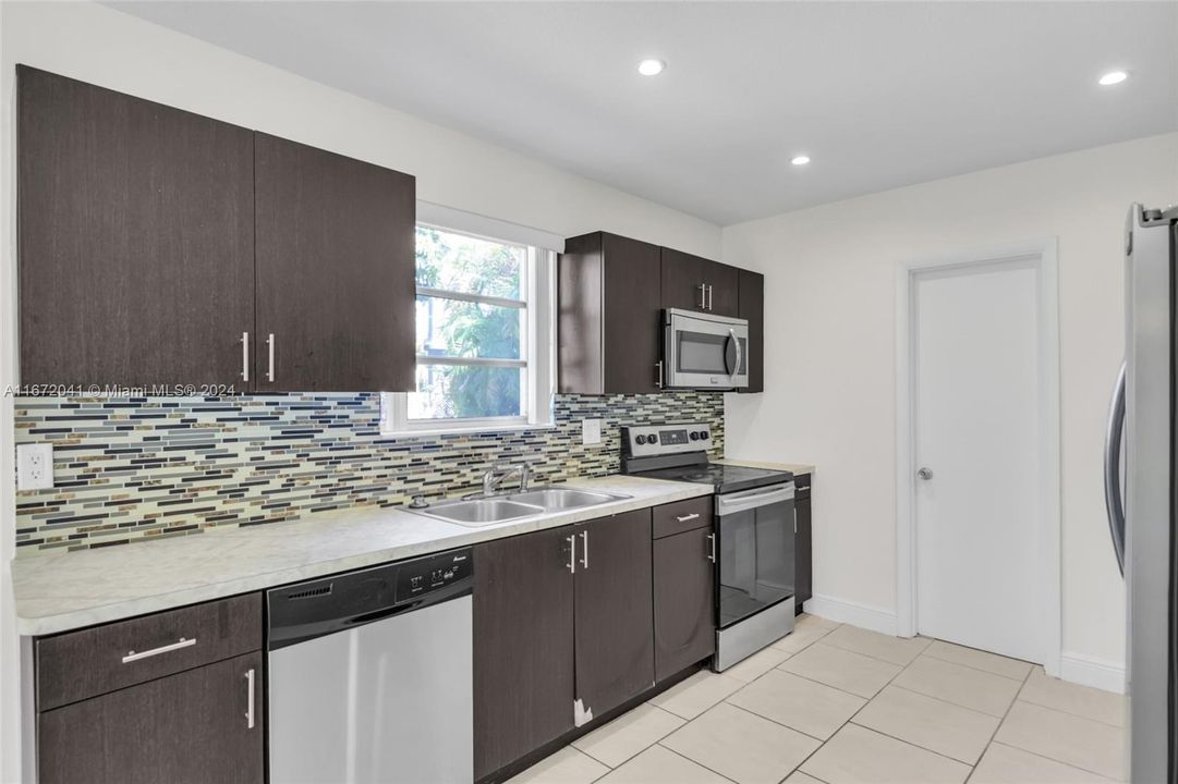 Active With Contract: $499,000 (4 beds, 2 baths, 1390 Square Feet)