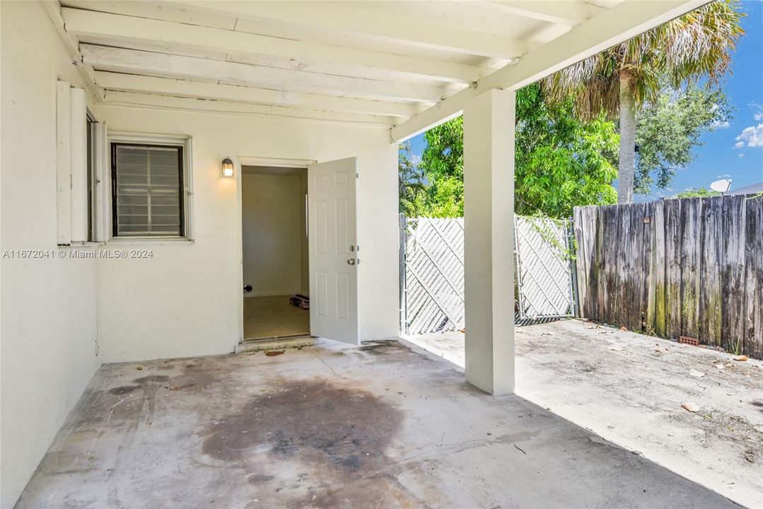 Active With Contract: $499,000 (4 beds, 2 baths, 1390 Square Feet)