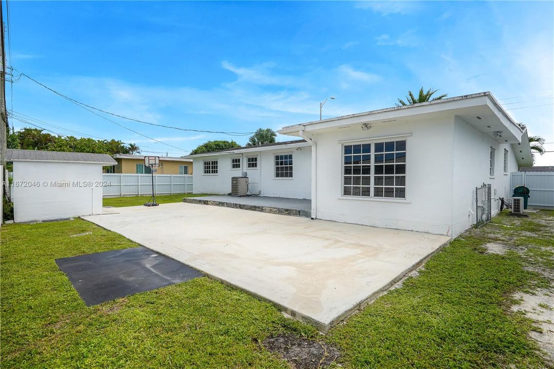 For Sale: $699,000 (4 beds, 3 baths, 1646 Square Feet)