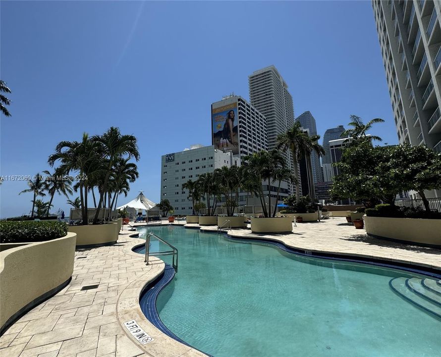 Recently Rented: $4,500 (2 beds, 2 baths, 1379 Square Feet)