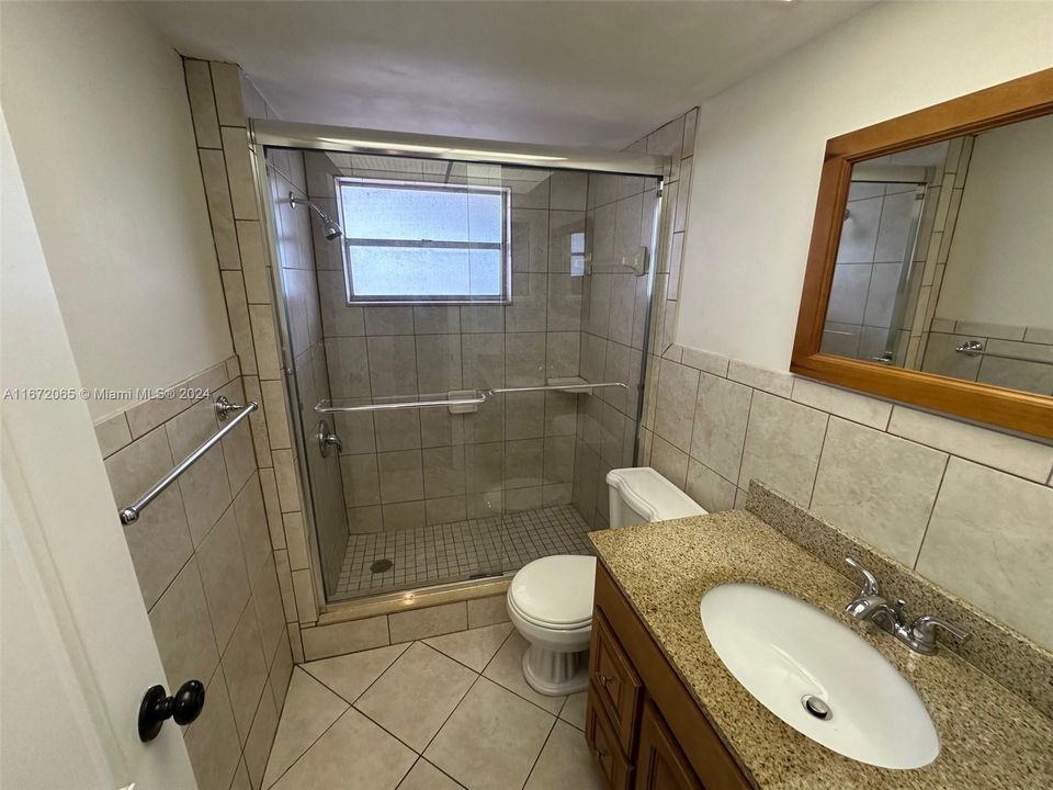 For Sale: $229,500 (1 beds, 1 baths, 904 Square Feet)