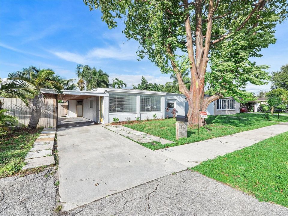 For Sale: $549,000 (2 beds, 2 baths, 834 Square Feet)