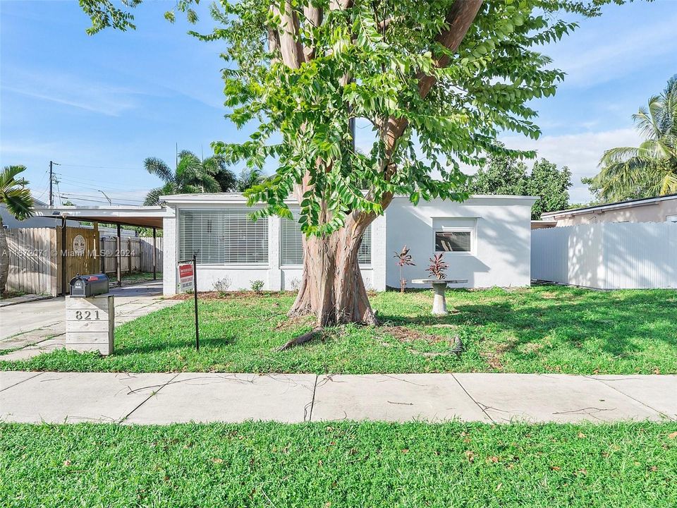 For Sale: $549,000 (2 beds, 2 baths, 834 Square Feet)