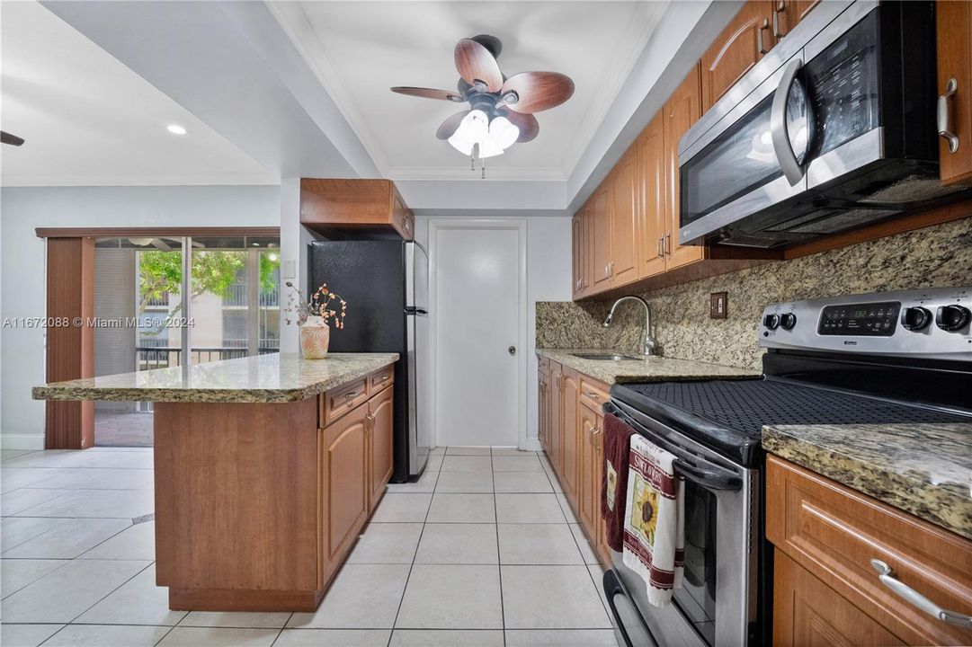 For Sale: $245,000 (1 beds, 1 baths, 1067 Square Feet)